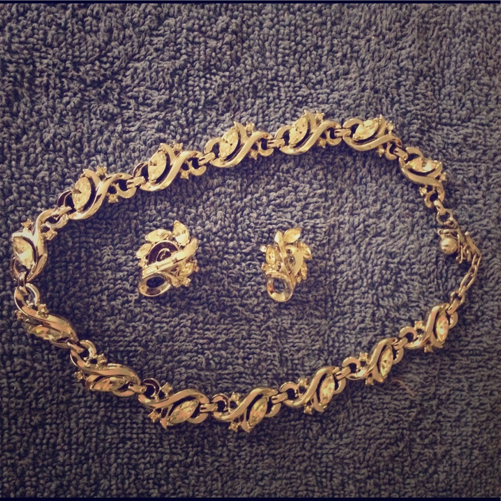 Vintage trifari set